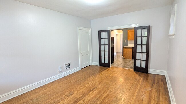 Building Photo - 5042 Mardel Ave