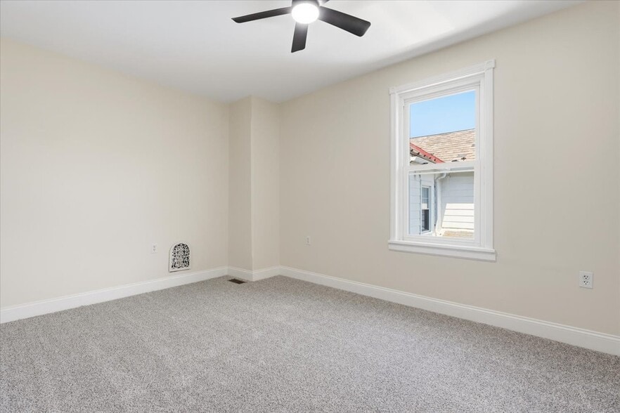 Building Photo - 315 2nd St