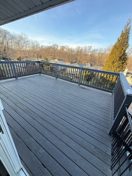 Deck - 256 S Dillwyn Rd