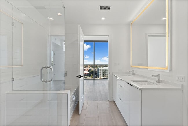 Building Photo - 2 Bed 2 Bath Apartment in West Midtown!