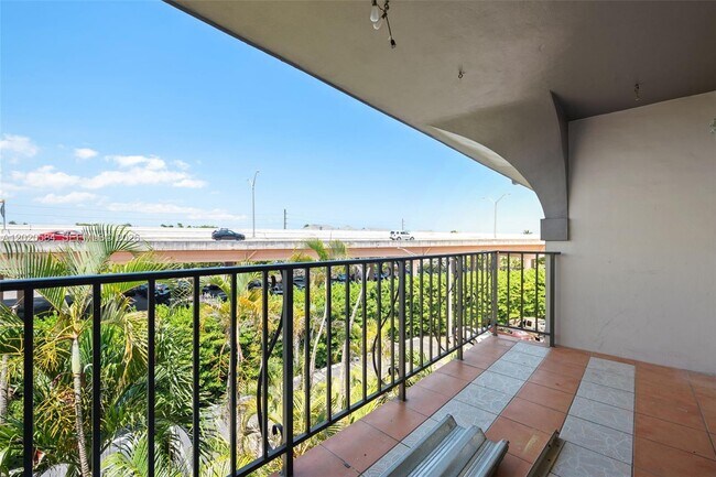 Building Photo - 8107 SW 72nd Ave