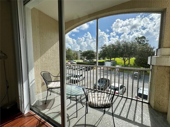 Building Photo - 2300 Silver Palm Dr