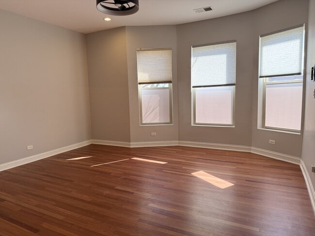 Building Photo - 5025 S Michigan Ave