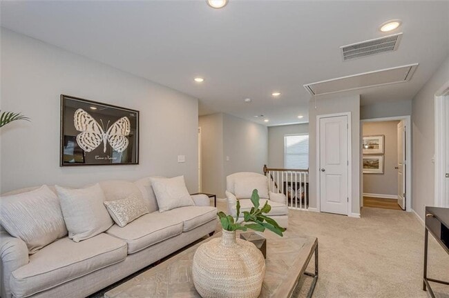 Building Photo - 105 Essence Dr