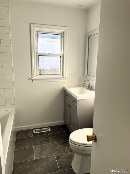 Building Photo - 98 Wooster St