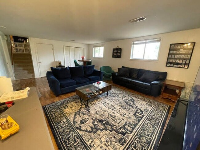 Building Photo - 3840 E 10th St