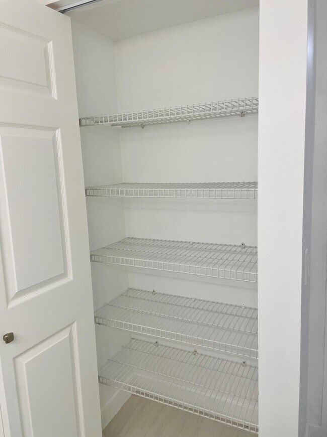 Building Photo - 3561 Pine Needle Dr