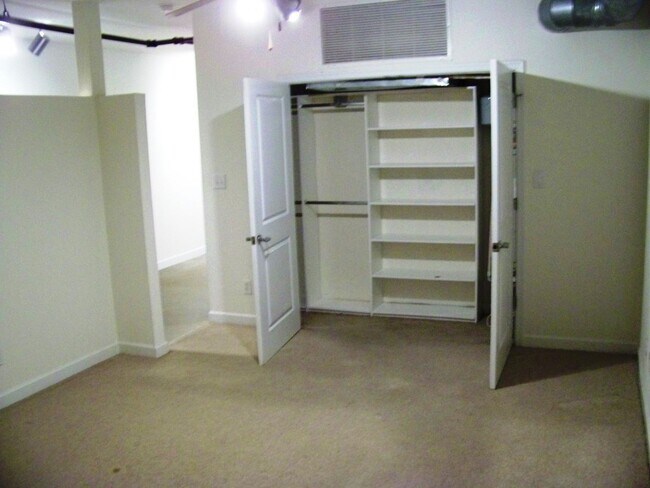 Building Photo - 1 BR / 1 BA Fabulous, One Bedroom in Manchester, Available June 1st!