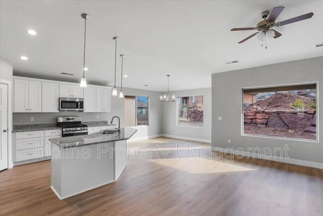 Building Photo - 2261 S Tonaquint Dr