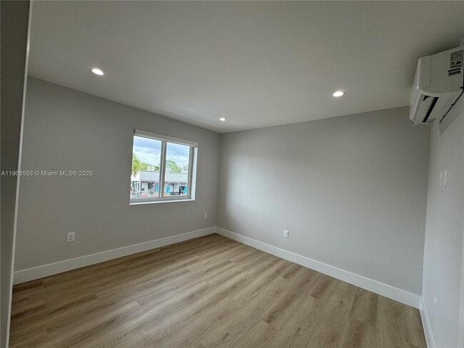 Building Photo - 161 Bentley Dr