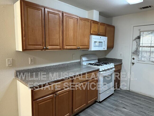 Building Photo - 801 Kerr Ave