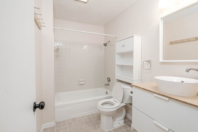 Building Photo - 2277 S Kirkwood Rd