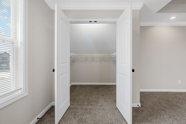 Building Photo - Pet Friendly Four Bedroom!