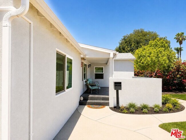 Building Photo - 6525 Wilkinson Ave