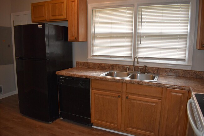 Building Photo - 260 W Vineland Rd