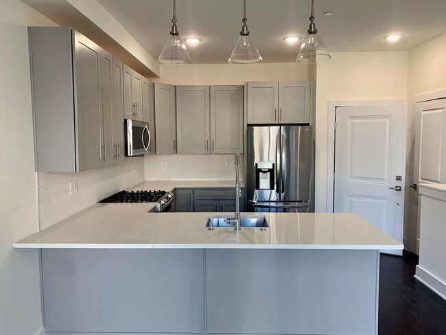 Building Photo - Luxurious 1-Bedroom Apartment in Olde Kens...