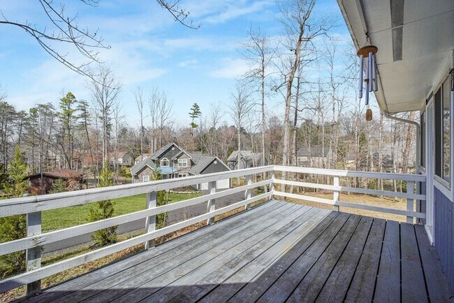 Building Photo - 306 Happy Creek Rd