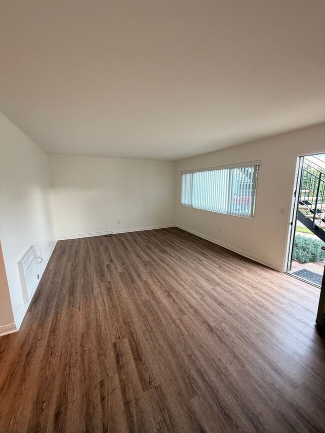 Building Photo - Two Bedroom Cypress Apartment For Rent-Includes One Car Garage!