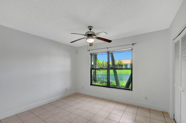 Building Photo - 1495 Lake Crystal Dr