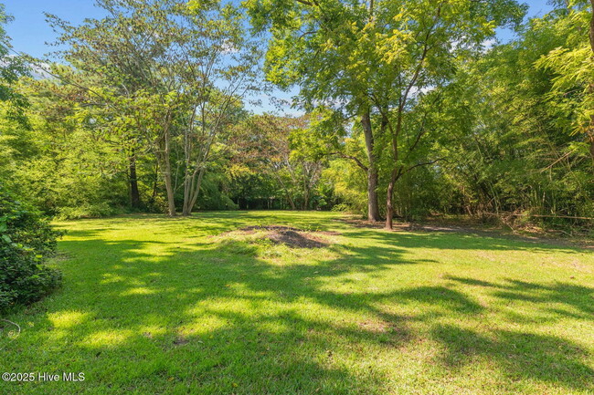 Building Photo - Beautiful 3 Bedroom, 2 Bath Home -135 Yate...