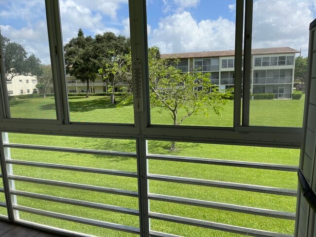 Building Photo - 27 Mansfield A