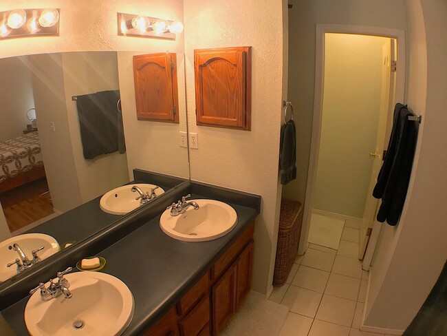 Building Photo - East El Paso 3 bed Refrig A/C