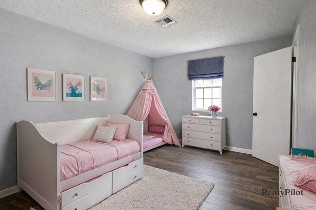 Building Photo - 7202 Gabriel Ln