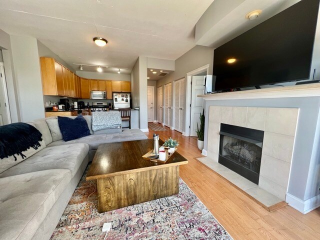 Building Photo - 1001 W Madison St