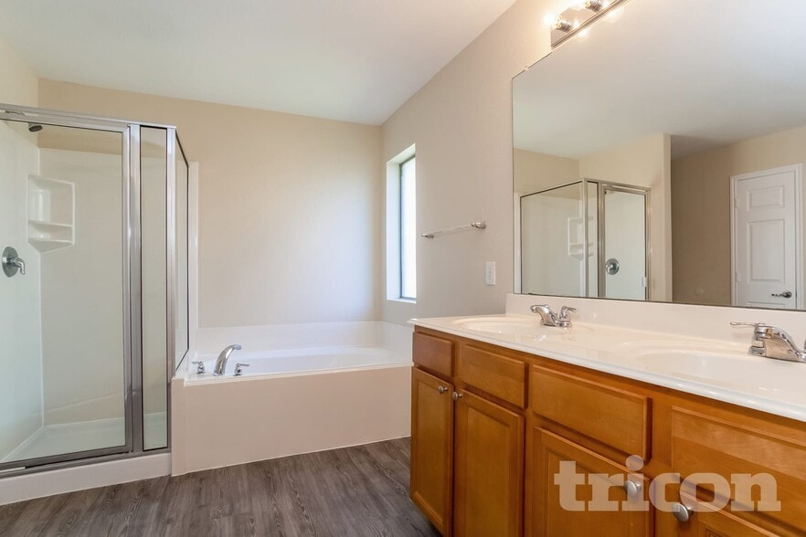 Building Photo - 10338 Whisper Bluff Dr