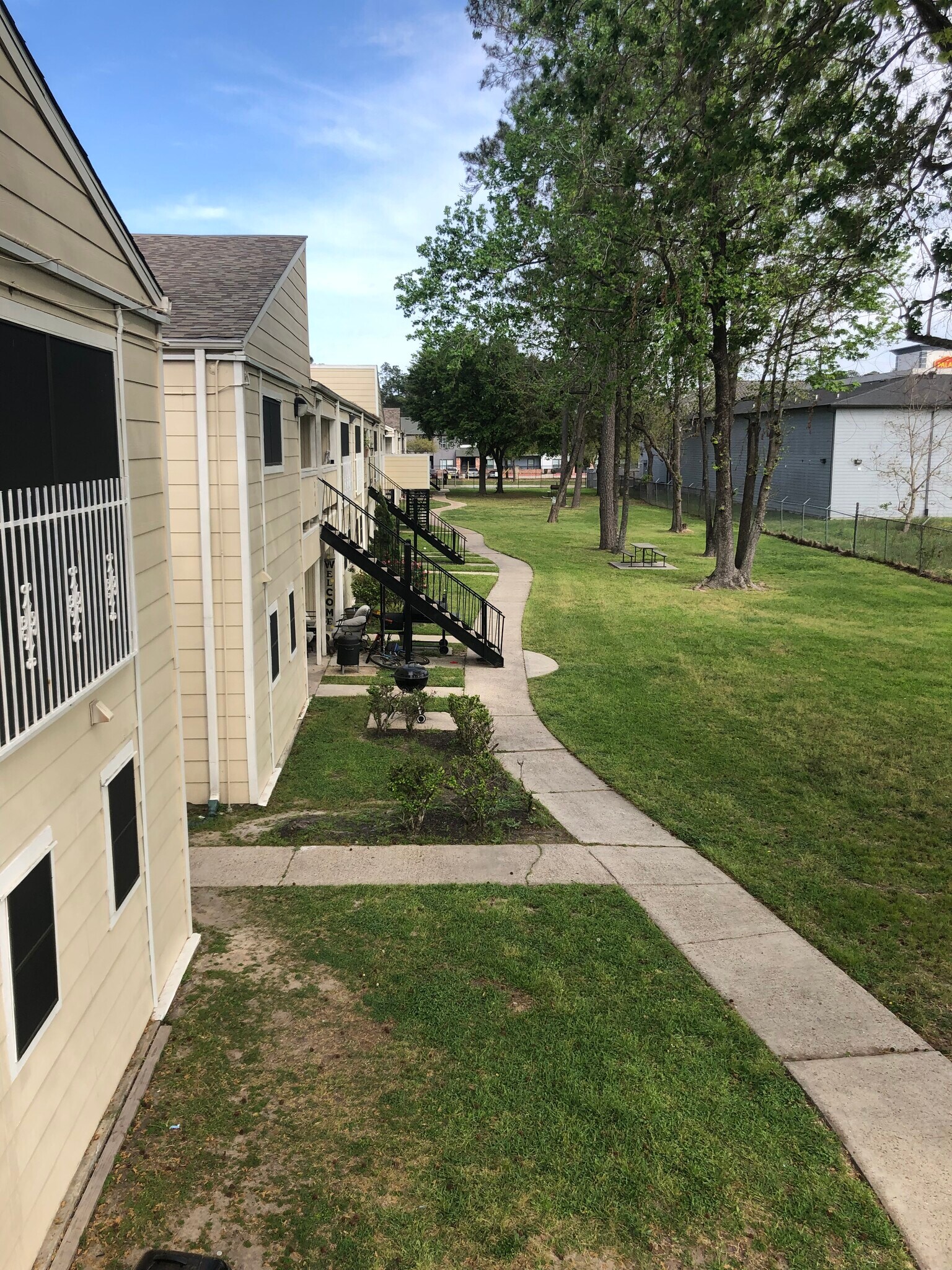 Building Photo - 15115 Mesa Dr