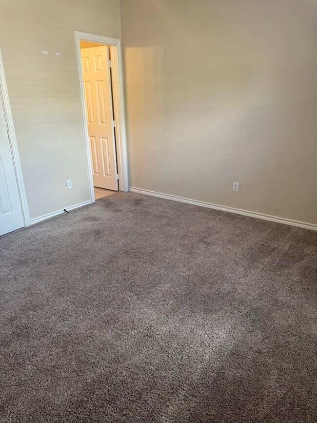 Building Photo - 609 Townplace Dr