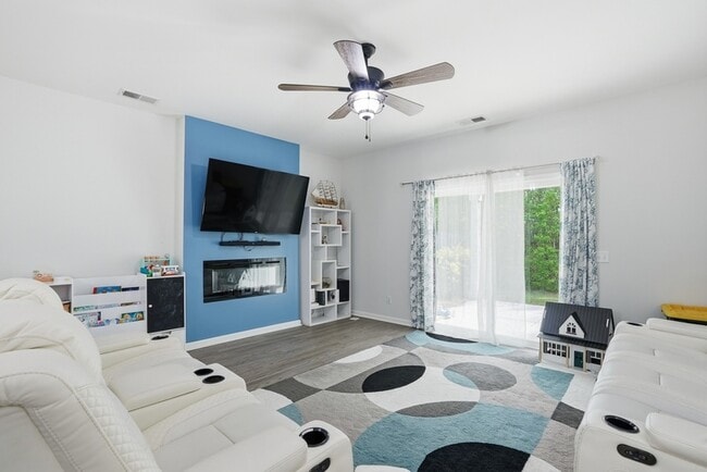 Building Photo - 17 Crown Ct