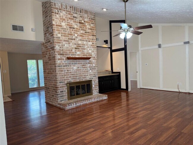 Building Photo - 3031 Green Fields Dr
