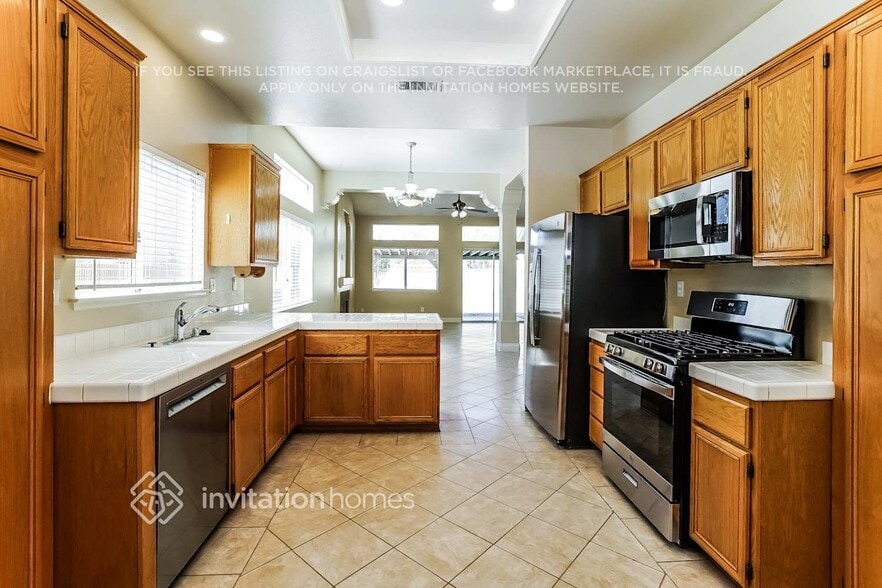 Building Photo - 2547 Gemstone Ave