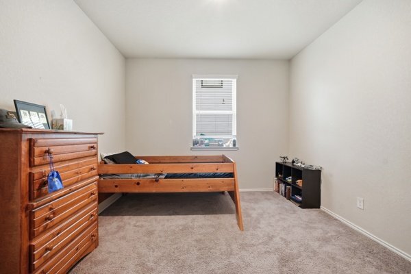 Building Photo - 2405 Ayers Dr