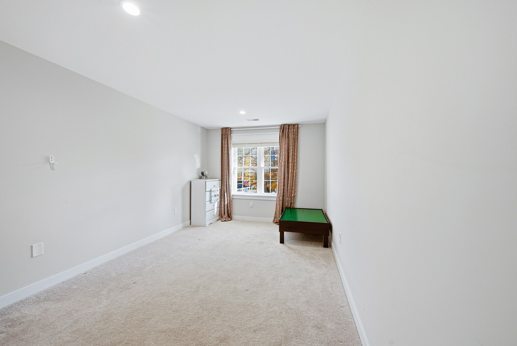 Building Photo - 182 Main St