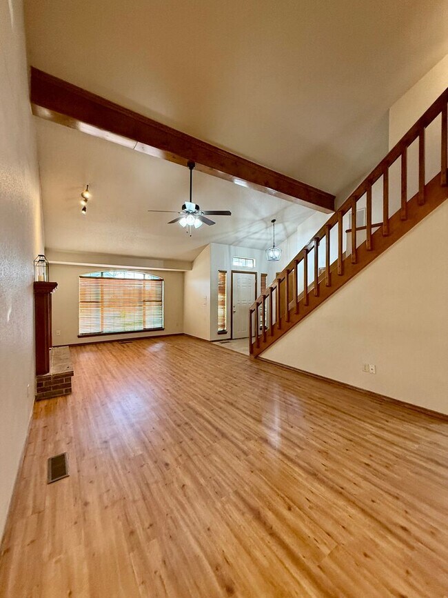 Building Photo - Spacious 3 bed, 2.5 Bath 2-story Home in South Okc