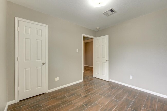 Building Photo - 6815 Dolan Bluff Ln