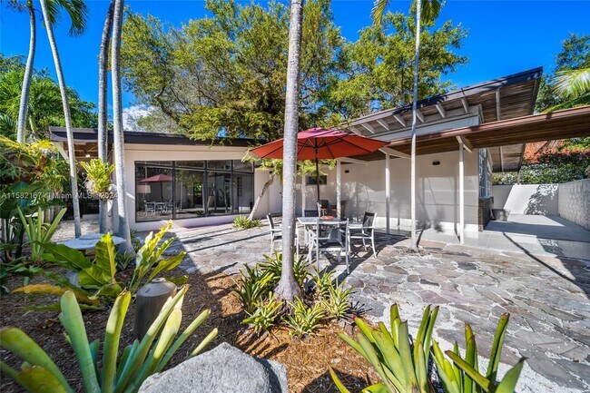 Building Photo - 2321 Tigertail Ct