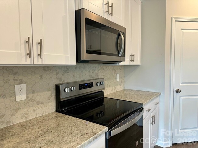 Building Photo - 4130 County Down Ave