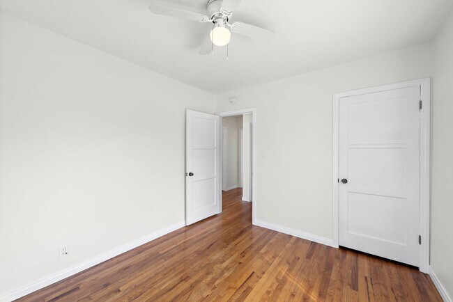 Building Photo - Charming Lakewood Home