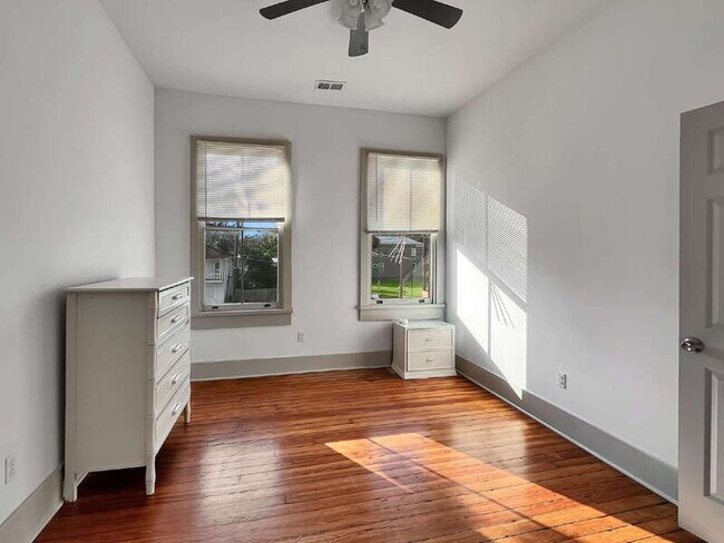 Building Photo - 312 W 42nd St