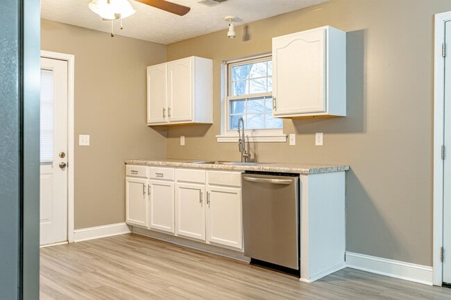 Building Photo - 115 Ivy Pointe Dr