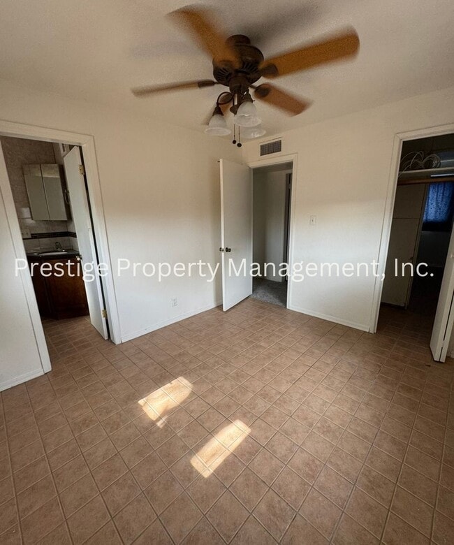 Building Photo - This 4/2 East Side Charmer Wont Last Long!