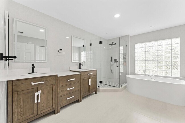 Building Photo - 20094 W Key Dr