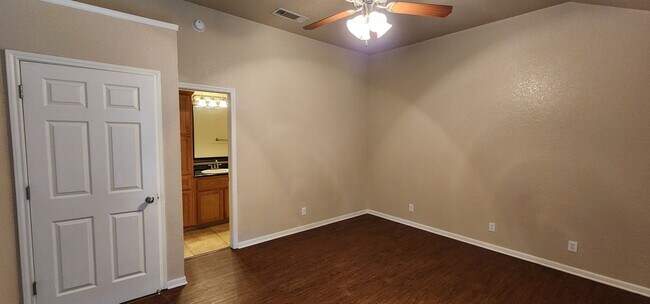 Building Photo - 3 Bedroom 2 bath Duplex South Killeen