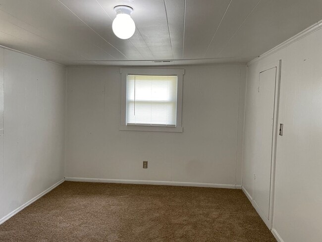 Building Photo - 2 bdrm singlewide with additions