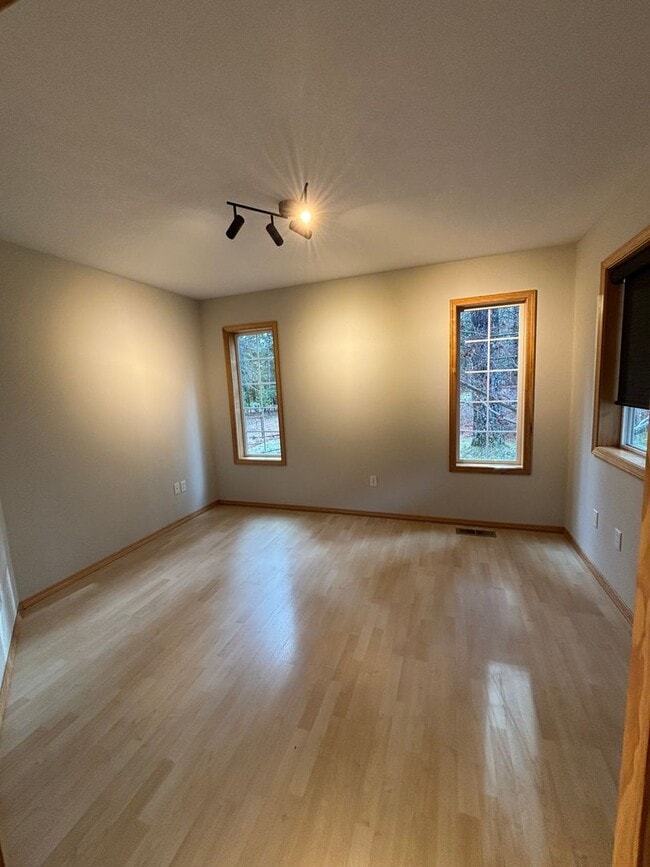 Building Photo - Beautiful Home on 1.2 Acres in Sandpoint