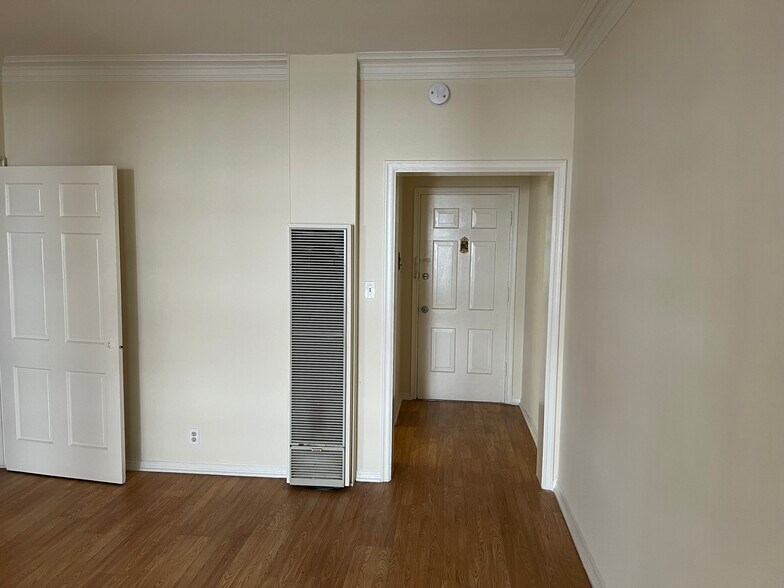 Building Photo - 309 S Berendo St