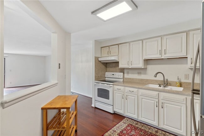 Building Photo - 104 Lookout Cir